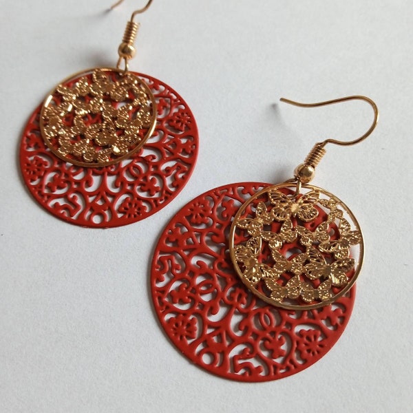 Boucles d'oreilles rondes et rouges