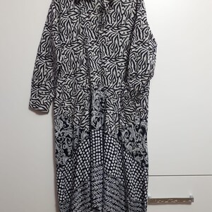 Abito-tunica da donna in stile boho, bianco e nero, per l'estate e la primavera, realizzato in cotone per camicie e tessuto di base.