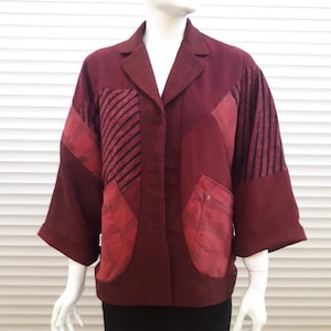 Giacca kimono patchwork bordeaux da donna per tessuto riciclato primavera/autunno taglie forti. immagine 1