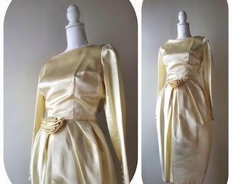 Vintage Wedding Dress Xs s ladies warm cream winter white long sleeve below knee wedding