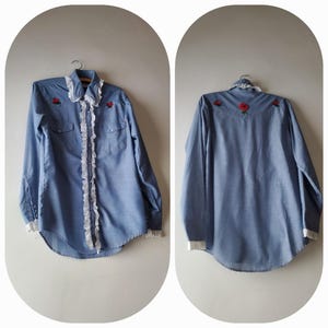 Blusa de cambray de los años 70 con rosas bordadas para mujer, estilo Big Mac, estilo hippie, bohemio, vintage, con volantes y estilo cottagecore.