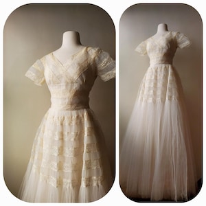 50s Wedding Dress XS Lace Tulle Tiered v neck formal Kennedy Kelly vintage mcm princess dream off white