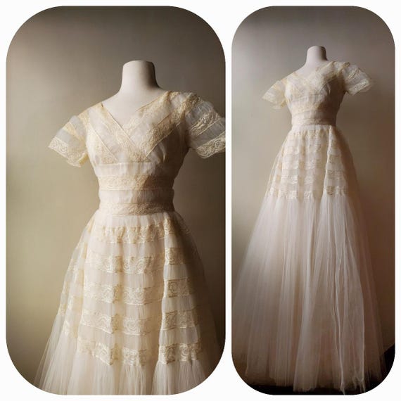 50s Wedding Dress XS Lace Tulle Tiered v neck formal Kennedy Kelly vintage mcm princess dream off white
