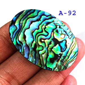 Cabochon met iriserende abaloneschelp: natuurlijk flitsend parelmoer