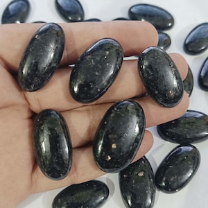 Cabochão Nuummite Natural, Pedra Preciosa Nuummite Preta, Cristais Nuummite Atacado Para Fazer Joias, Formas Misturadas Lotes de Pedras Preciosas Soltas Nuummite