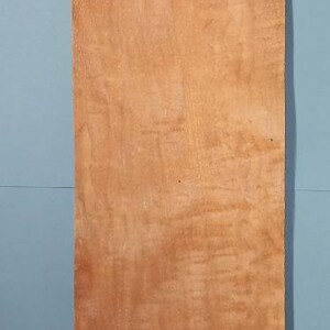 Feuille De Placage Ã©rable MatelassÃ© WÃ¶lkchenahorn – 191 X 20 Cm, Ã©paisseur 0,6 Mm