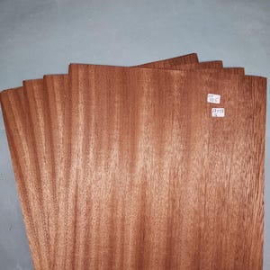 Sapele Mahogany veneer - 4 consecutive sheets 28x28cm - ET525