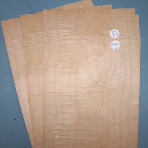 Figured Maple veneer - 3 consecutive sheets 20x32cm - ET719