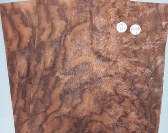 2 consecutive sheets of American burr walnut veneer 22x26cm. ET1201