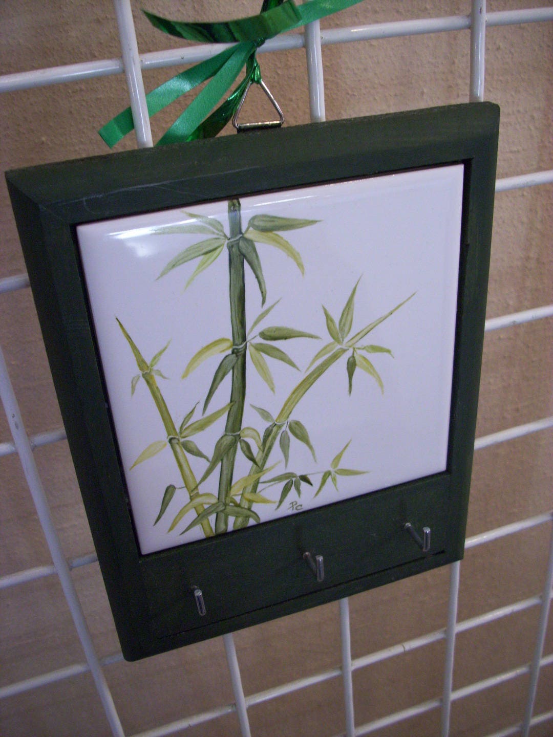 Porte Clés en Porcelaine et Bois Peint Main