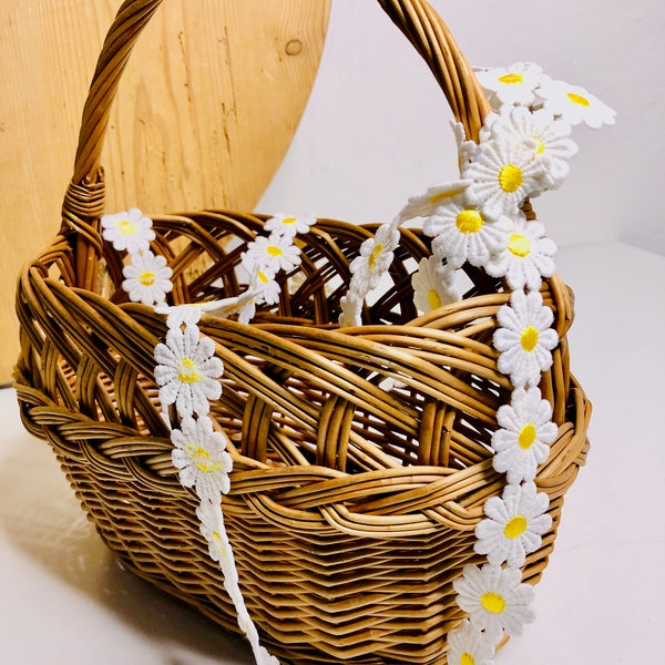 Spring! Sweet basket with handle I picnic toys beauty cutlery guest towels I Seventies Sixties