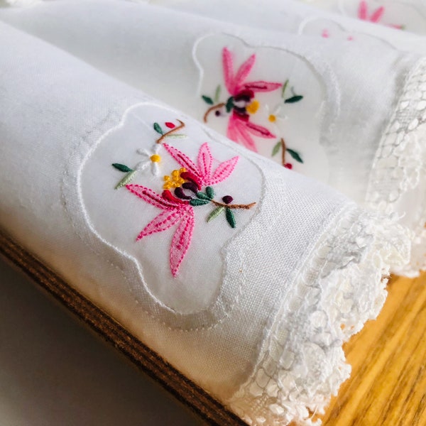 Elegant and romantic I 4 delicate napkins in a set I Organza lace embroidery I Original trousseau I True Vintage