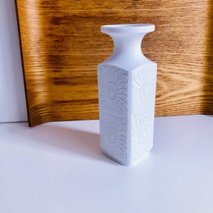 Fine Sixties Vase I Bisque Gemstone Porcelain I Sculpture I Rosenthal I Skandi White I True Vintage