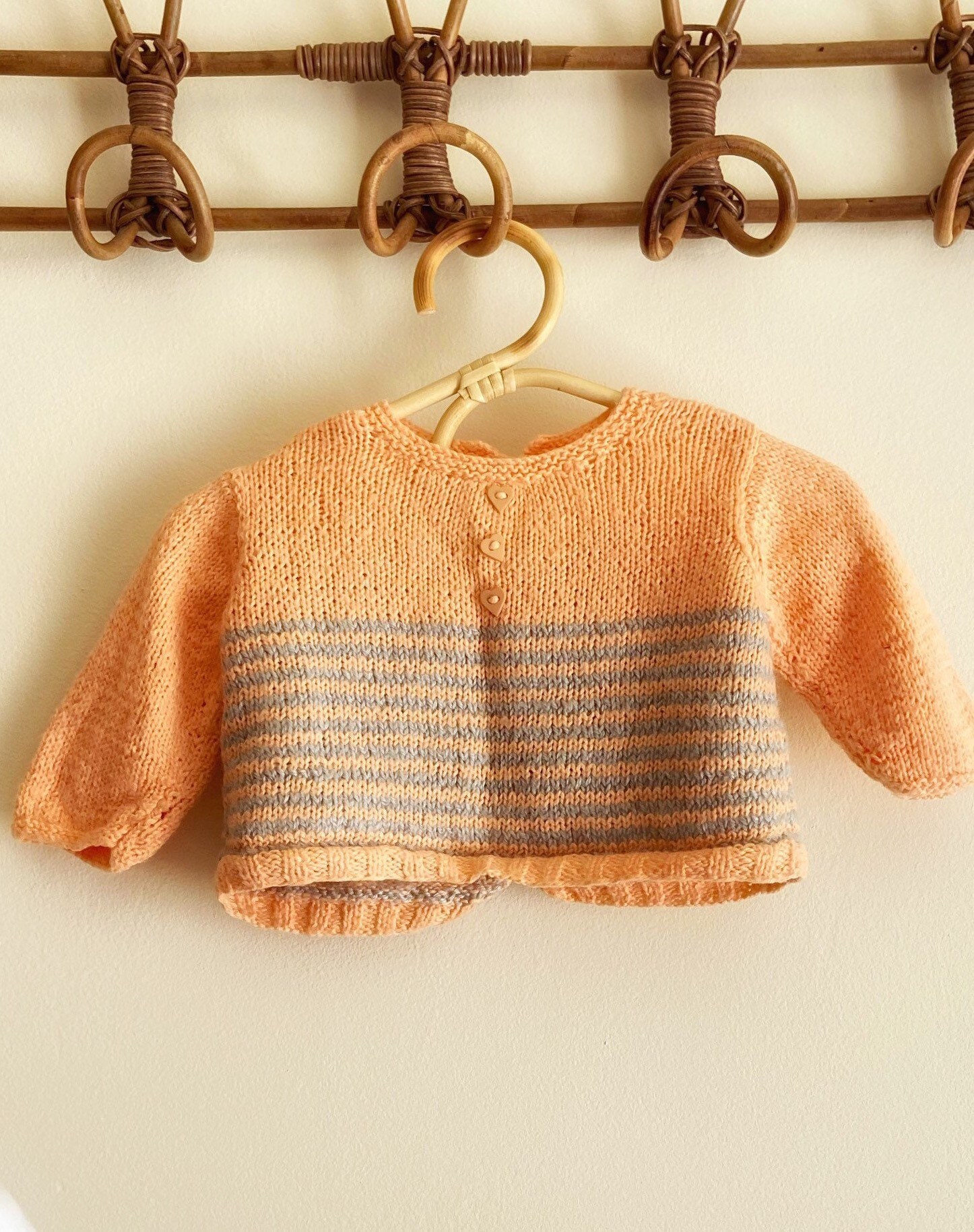 Hand knit soft merino wool baby cardigan khaki Baby Bobble Cardigan Sweater Kleding Meisjeskleding Babykleding voor meisjes Truien 