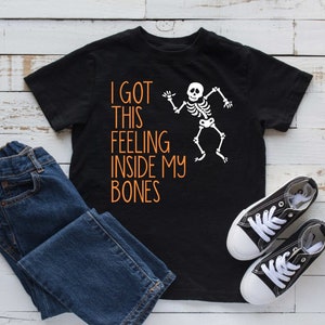 Camiseta "Siento dentro de mis huesos", camiseta de Halloween, camiseta de Halloween para niños, tengo este sentimiento dentro de mis huesos, esqueleto bailando.