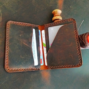 O cavalo louco couro artesanal bifold carteira minimalista titular do cartão de couro fino bifold carteira de cartão padrinhos presente dos homens carteira