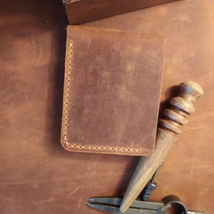 O cavalo louco couro artesanal bifold carteira minimalista titular do cartão de couro fino bifold carteira de cartão padrinhos presente dos homens carteira