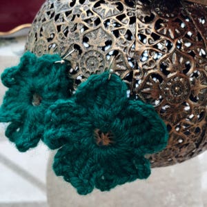 Green crochet flower earrings