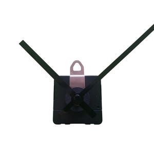 Può includere: Un movimento dell'orologio nero con lancette delle ore e dei minuti nere. Il meccanismo dell'orologio ha un gancio in metallo argentato e un corpo quadrato nero. Le lancette sono lunghe e sottili.