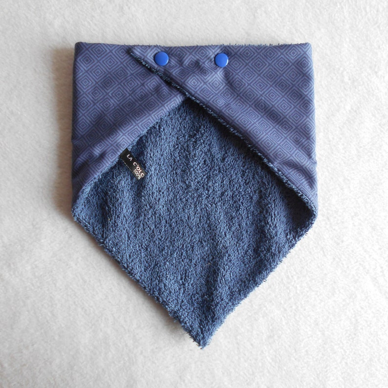 Bavoir bandana BLEU MARINE, grand bavoir anti bavouilles, enfant, adolescent, adulte, motifs variés, avec ou sans prénom, special needs bib image 6