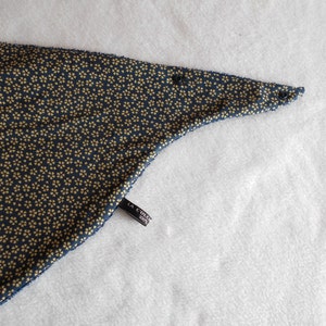 Très grand bavoir foulard FLEURI adulte ajustable, bleu marine, ou mandala gris blanc saumon... special needs bibs image 5