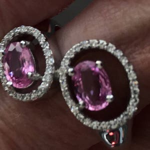 Caliente zafiro rosa y oro blanco anillo de diamante