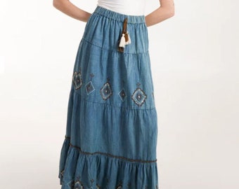 Damen Lässig Blau Mid Rise Stickerei Diamante Tiered Fit & Flare Denim Maxi Rock. Entspannte Passform, Sommer unverzichtbar, Alltag tragen.UK S M L.