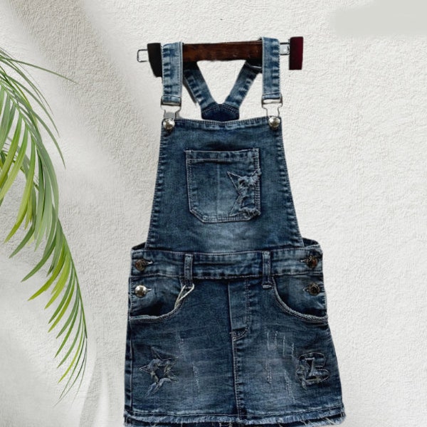 Robe salopette en denim bleue à bretelles réglables pour fille. Vacances, visites, confort au quotidien. Royaume-Uni 4 6 8 10 12 14 ans