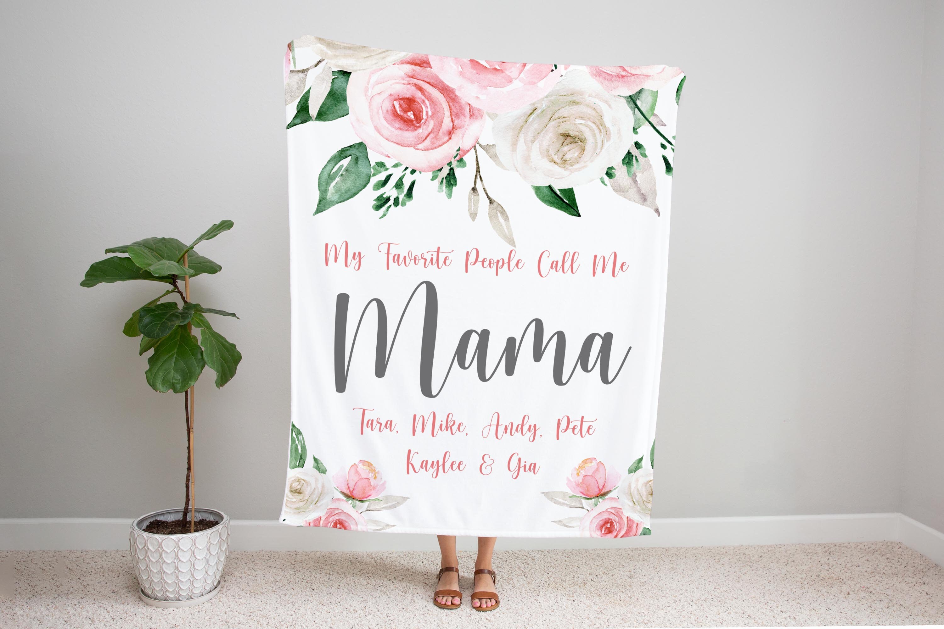 To My Mom Christmas Blanket, You Love with a Big Heart, Your Family Comes  First Blanket, Best Christmas Gifts for Mom from Daughter - Sweet Family  Gift