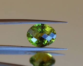 Loose Peridot gemstone 4.74ct Oval cut faceted Peridot stone Natural loose gem