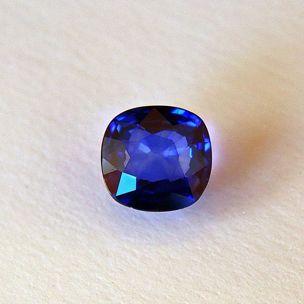 Saphir bleu de Ceylan naturel - taille coussin 7 x 7 mm, 1,79 carat, traité thermiquement par diffusion