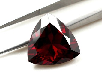 Pietra preziosa sciolta di granato piropo taglio trilione, colore rosso vivo naturale - 13 mm, 7,41 ct