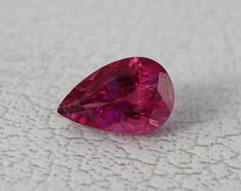 Pietra preziosa sfaccettata tormalina rubellite taglio pera 0,75 ct, 5x7 mm