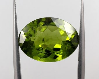 Natural Peridot Gemstone, Oval Faceted Cut - 11.11ct Loose Stone for Jewelry