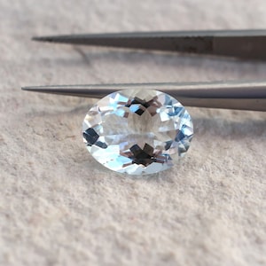 Oval aquamarine loose cut gemstone 8x10mm Natural stone for jewelry 1.98ct