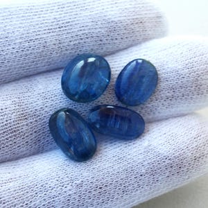 Natürliche blaue Kyanit Oval Cabochon Lot, 4 Stück lose Edelsteine für die Schmuckherstellung - 25.18ct