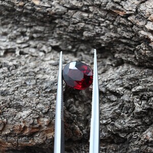 Pietra preziosa naturale di granato rosso Taglio ovale sfaccettato / Ideale per la creazione di gioielli 9x7 mm, 2,61 ct immagine 2