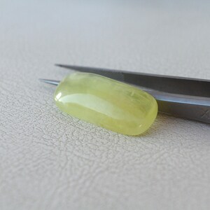 Cabujón de prehnita suelto de 11 x 23 mm, forma rectangular tipo cojín, 13,85 ct. Piedra natural para joyería. imagen 2