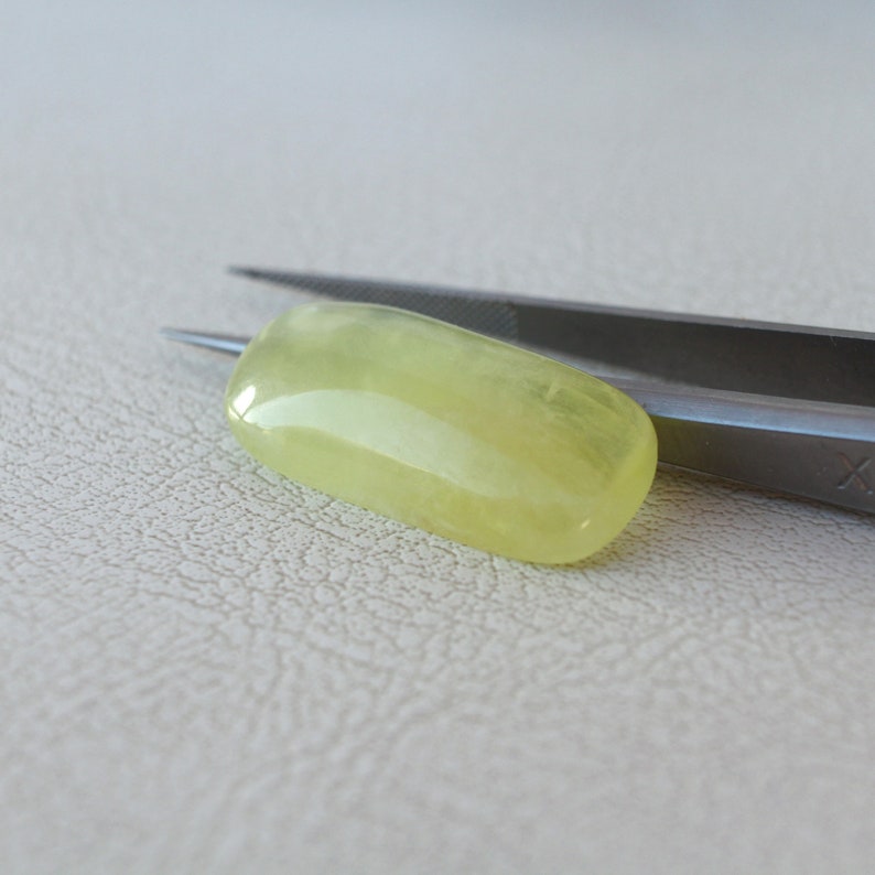 Cabujón de prehnita suelto de 11 x 23 mm, forma rectangular tipo cojín, 13,85 ct. Piedra natural para joyería. imagen 2