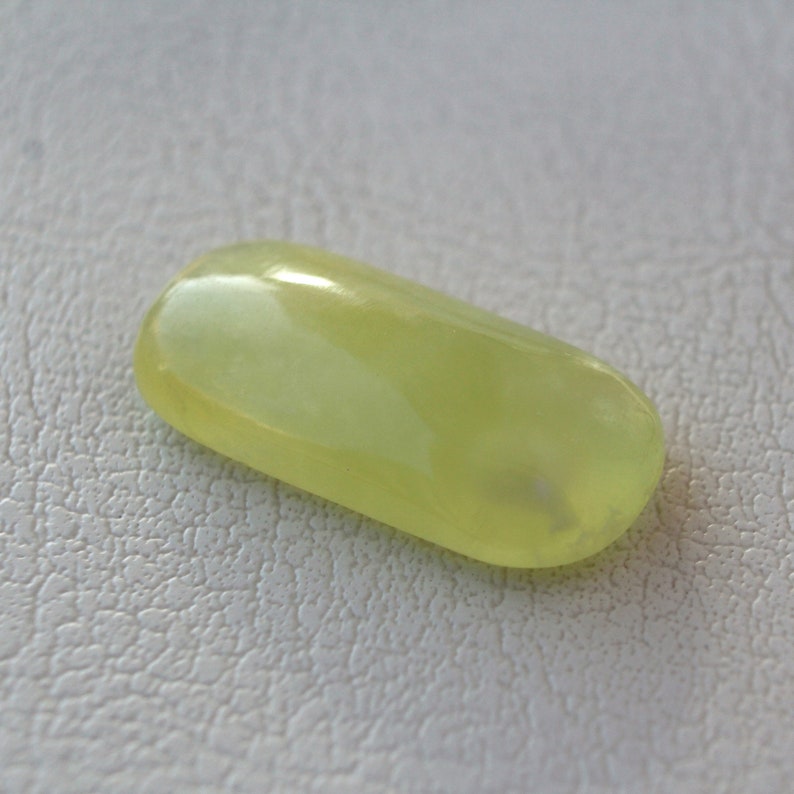Cabujón de prehnita suelto de 11 x 23 mm, forma rectangular tipo cojín, 13,85 ct. Piedra natural para joyería. imagen 4