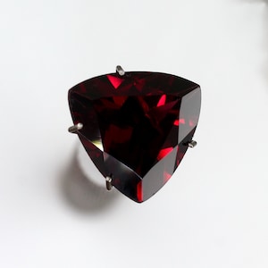 Red pyrope garnet loose trillion cut gemstone 4.59ct Natural cut stone for jewelry making 11x11mm