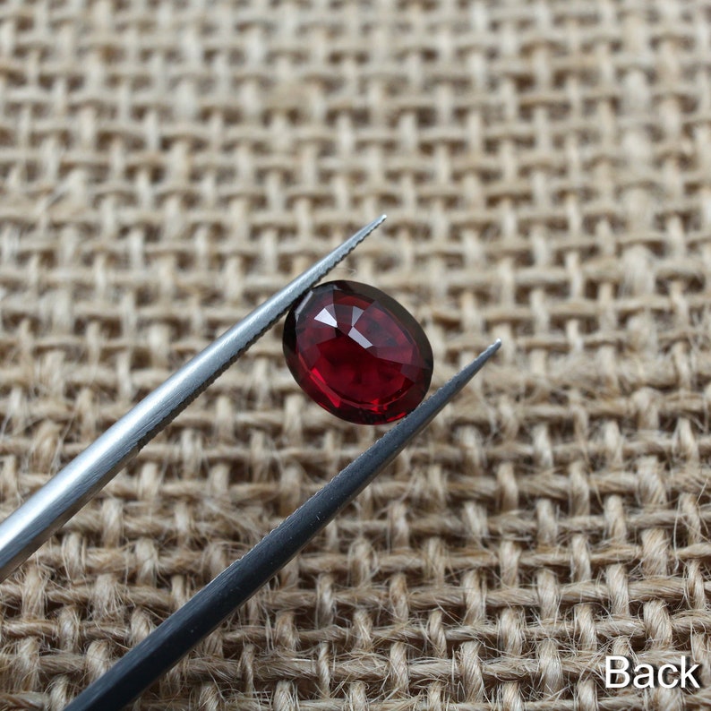 Pietra preziosa naturale di granato rosso Taglio ovale sfaccettato / Ideale per la creazione di gioielli 9x7 mm, 2,61 ct immagine 3