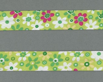 Green bias flowers of white and pink fields, 100% cotton, by 3 meters