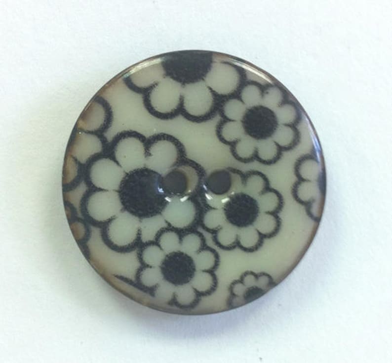 Big Coconut Button flowers black daisies 28 mm