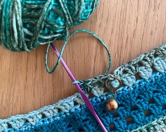 Set mit 2 Häkel- und Strickmaschenmarkierern mit bronzefarbenen Perlen