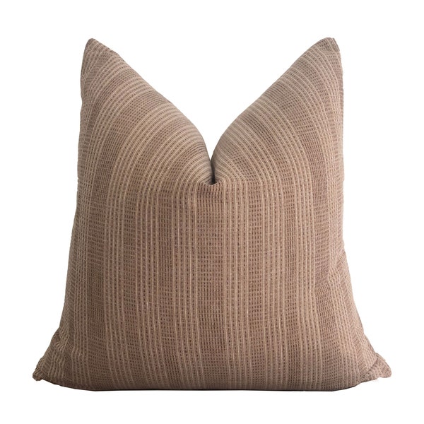 Funda de almohada de rayas neutras marrones con costuras Sashiko de color marrón oscuro, almohada de granja moderna