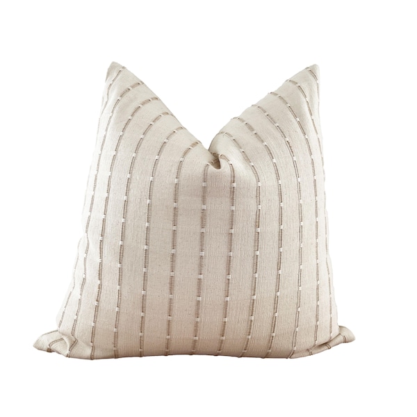 Housse de coussin à rayures texturées crème et marron | Coussin décoratif neutre en coton tissé à la main