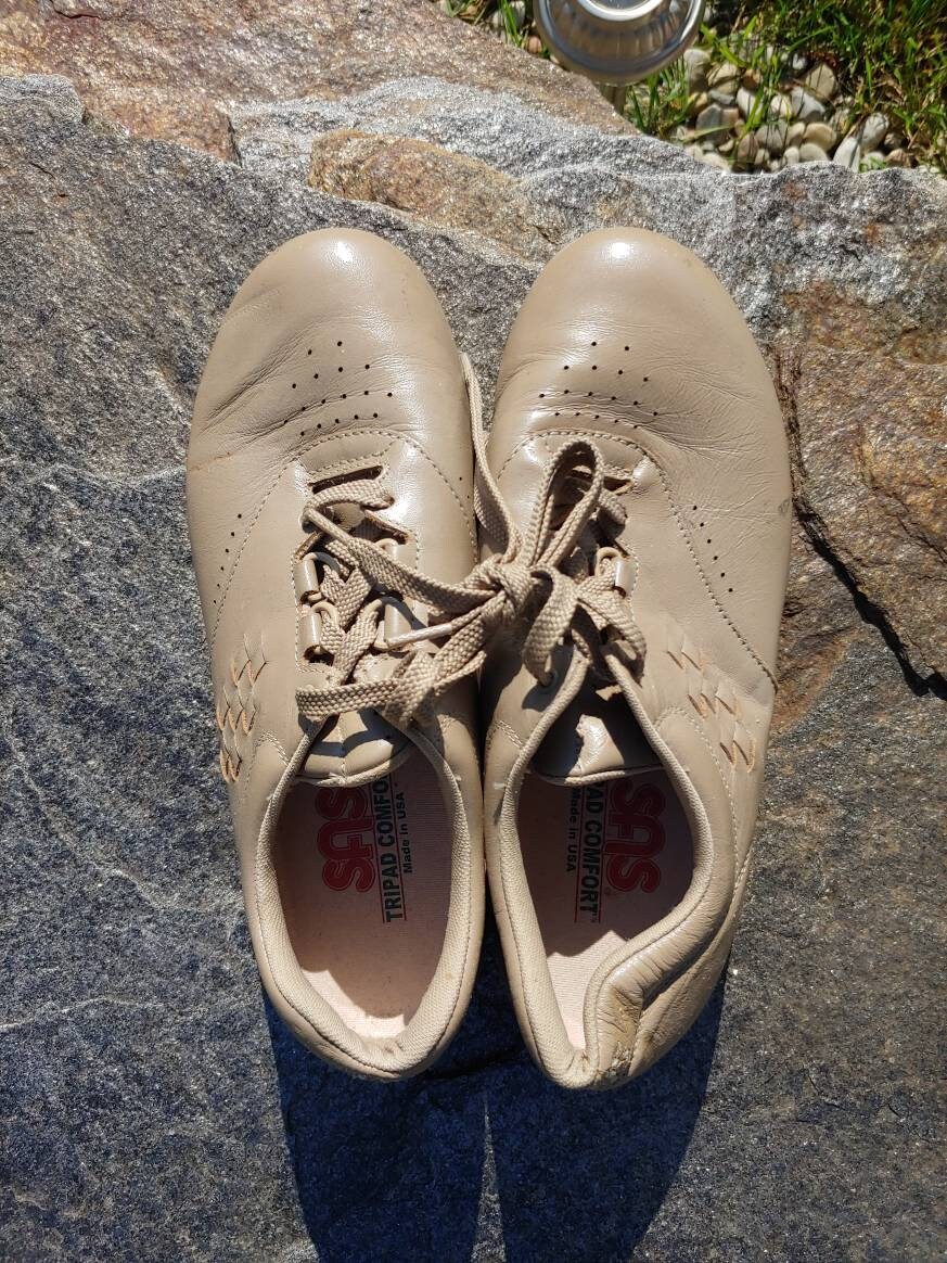 7.5 W 90s San Antonio Shoes beige lace up walking shoes made Etsy