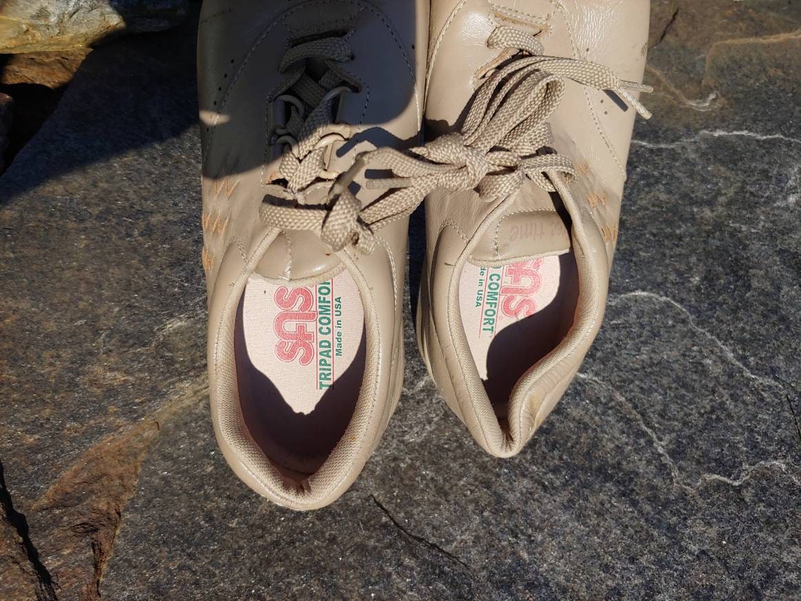 7.5 W 90s San Antonio Shoes beige lace up walking shoes made Etsy