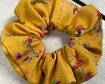 Scrunchie, Yellow scrunchie, Ditsy floral print scrunchie, Chouchou, Yellow hair tie, Soft yellow scrunchie